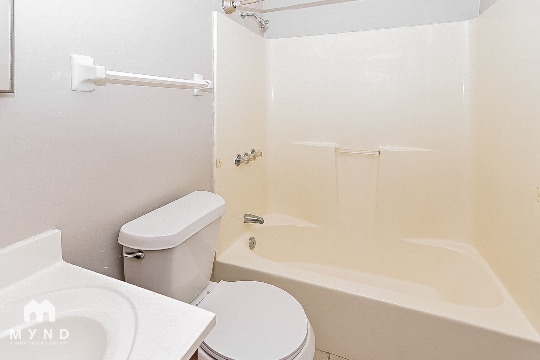 Building Photo - 10571 Chateau Dr