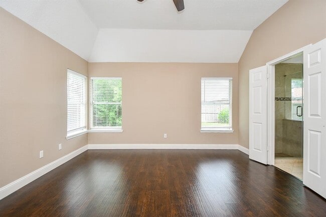 Building Photo - 2915 Pepperwood Dr