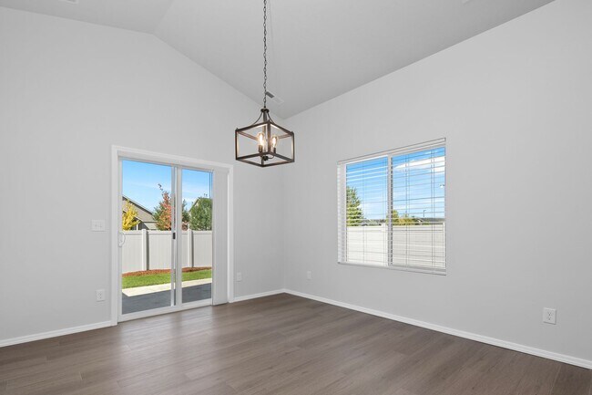 Building Photo - $200.00 Move in Special for September / Oc...