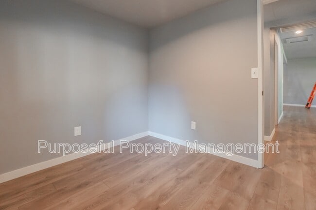 Building Photo - 516 Morrison Ave