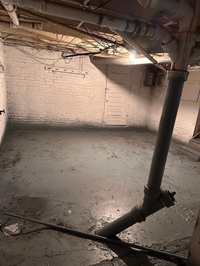 Building Photo - Newly Remodeled Home