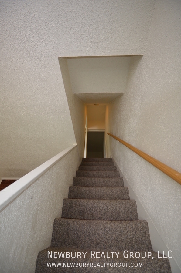 Building Photo - 33 Hickory St