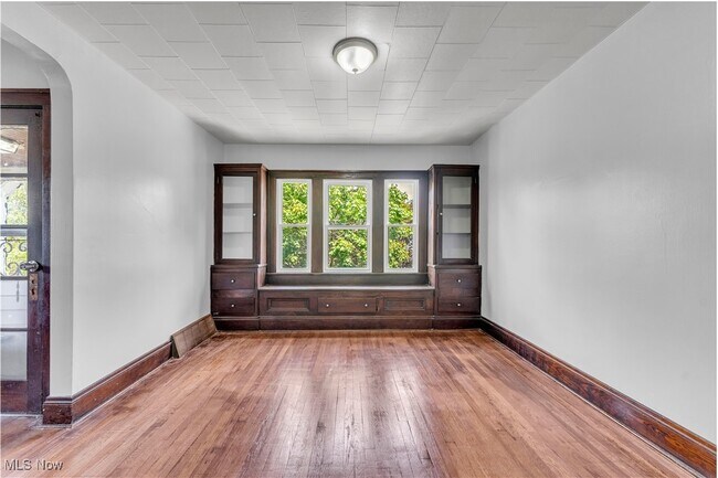 Building Photo - 7902 Rosewood Ave