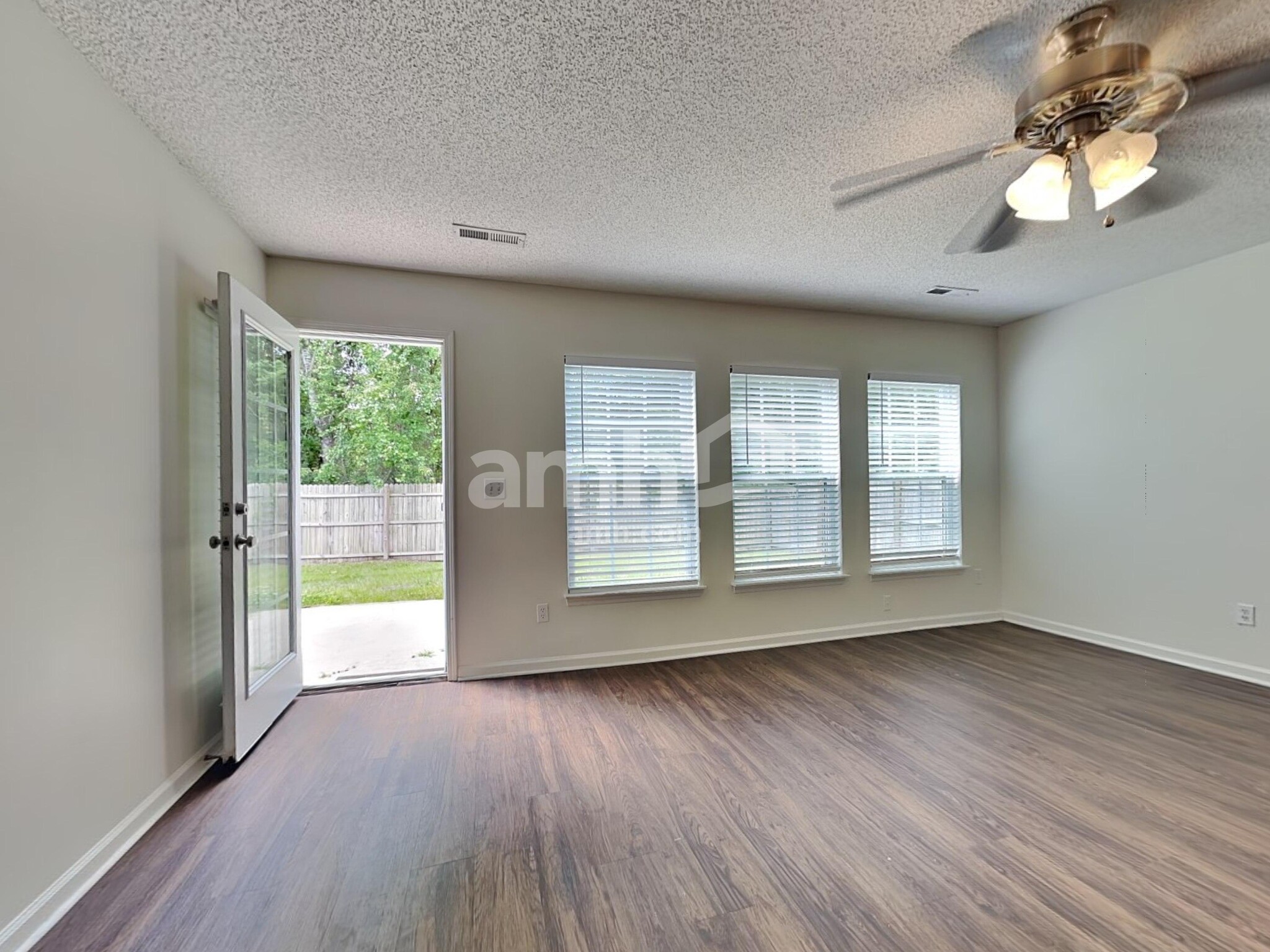 Building Photo - 5057 Thornton Dr