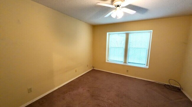 Building Photo - 5900 Grelot Rd