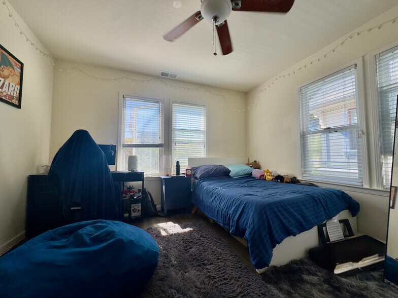 Building Photo - 2211 Haste St