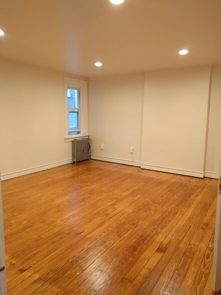 Building Photo - 510 W Walnut St