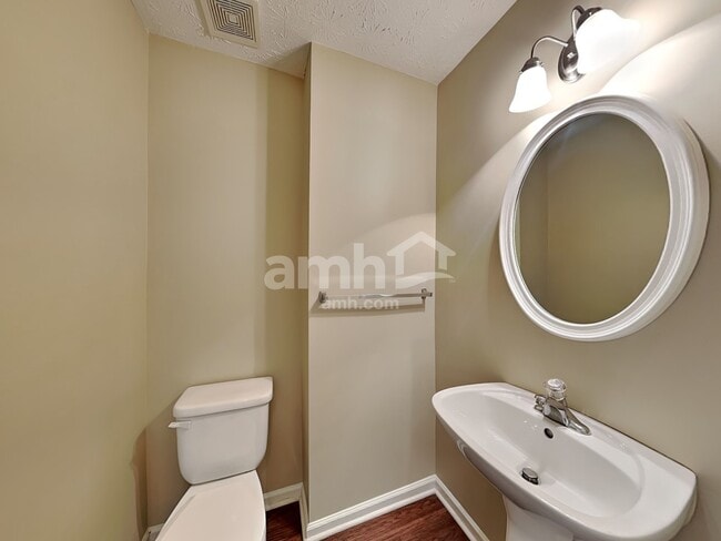 Building Photo - 125 Sanders Walk