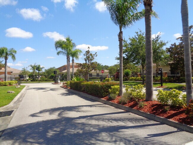 Building Photo - 2553 Langrove Ln SW