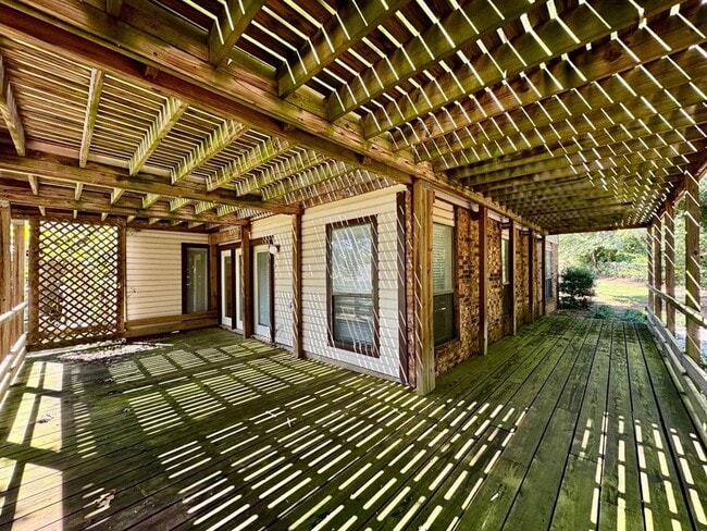 Building Photo - 428 Sundance Ln