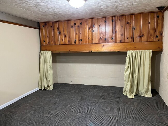 Building Photo - NORWOOD - 2 bed/1.5 bath with 1 car garage. Fenced yard