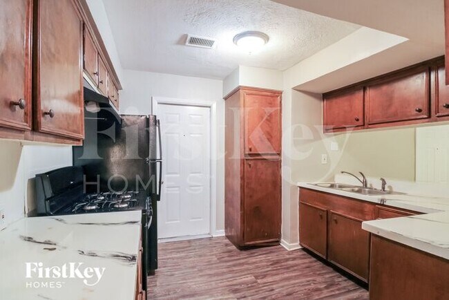 Building Photo - 4415 Akard St