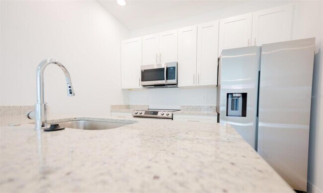 Building Photo - 1736 Pacific Rd