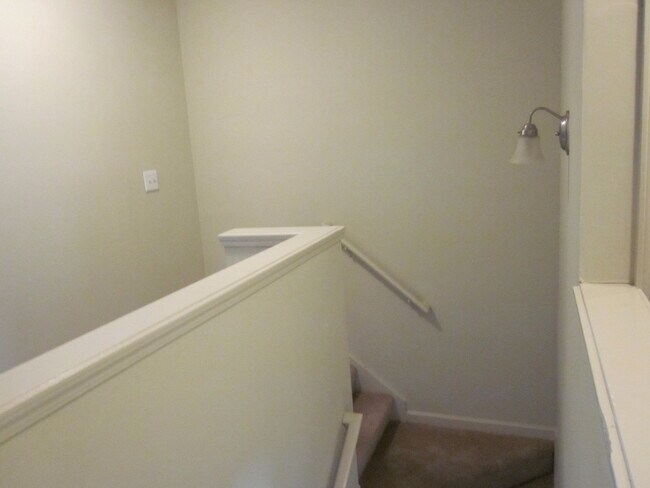 Building Photo - ALMOST NEW 4BEDROOM/3BATH HOME ON CORNER LOT!!!