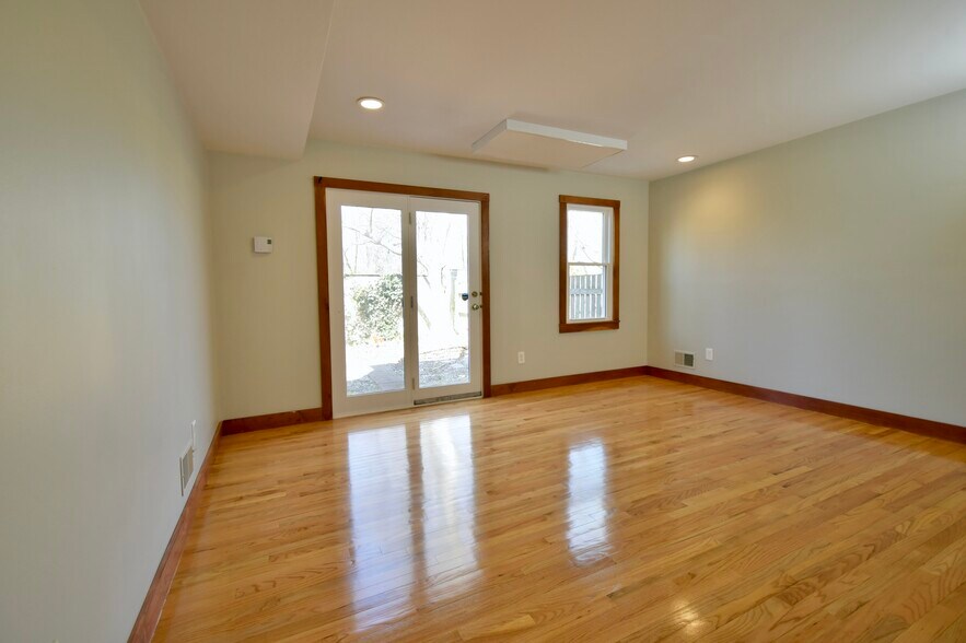 Building Photo - 39E Bellis Cir