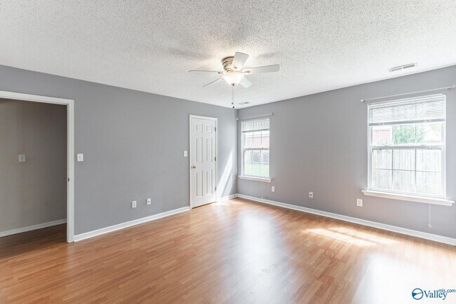 Building Photo - 117 Bambi Ln
