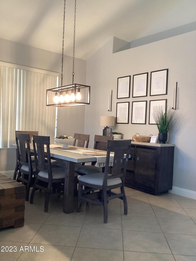 Building Photo - 2331 W Toledo Pl