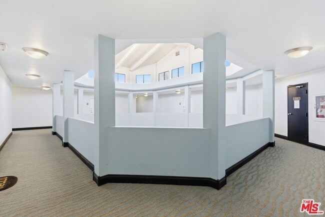 Building Photo - 5009 Woodman Ave