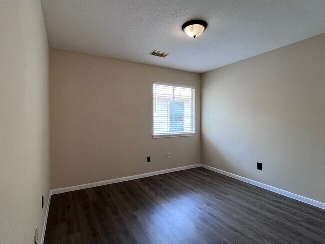 Building Photo - 12827 Fox Arrow Ln