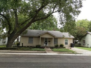 Building Photo - 3/2 Near Downtown Cleburne!