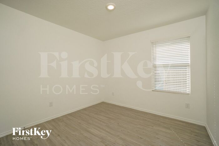 Building Photo - 2428 Lake Hls