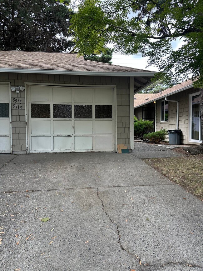 Building Photo - 3515 NE View Ave