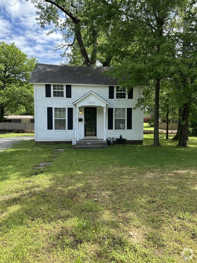 Building Photo - Absolutely Adorable 3br/1ba House - PERFEC...