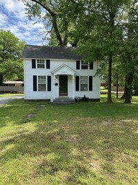 Building Photo - Absolutely Adorable 3br/1ba House - PERFEC...