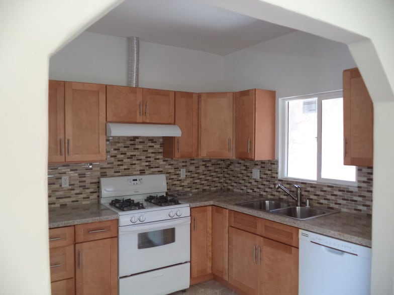 Primary Photo - 3334 Drew St