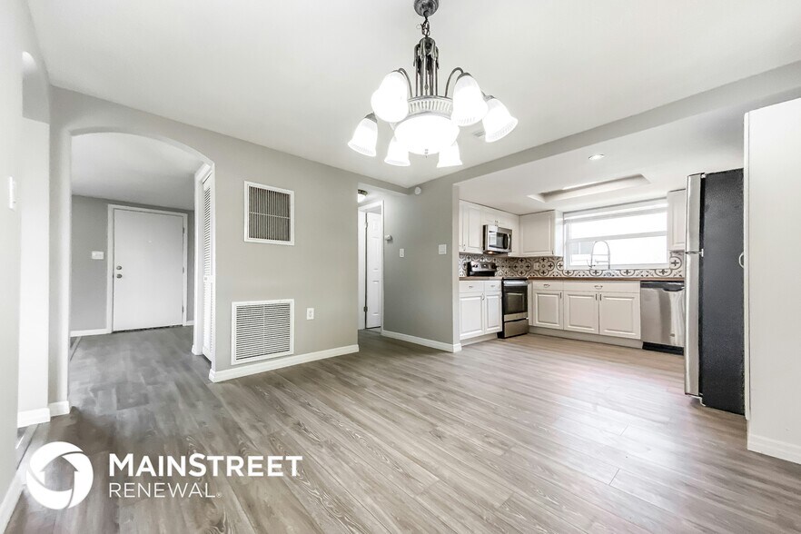 Building Photo - 9025 Collage Ln