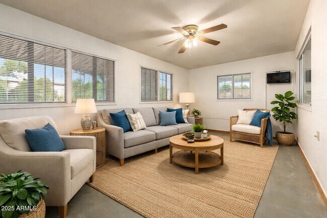 Building Photo - 6224 E Dallas St