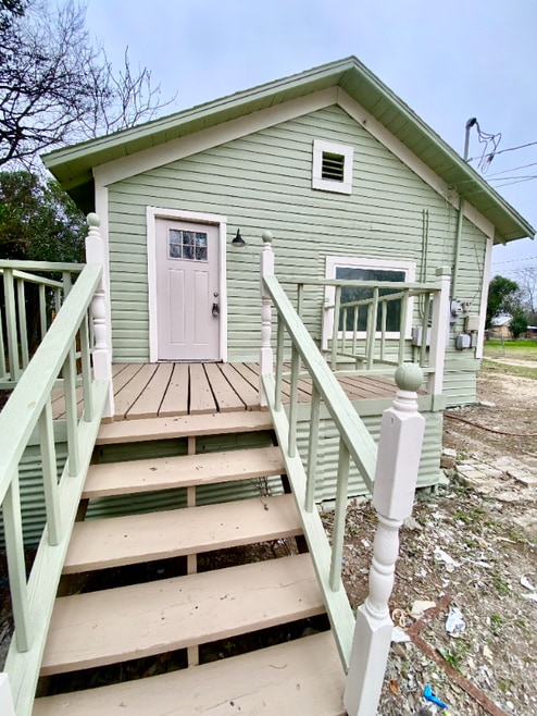 Building Photo - 732 Valley Way St