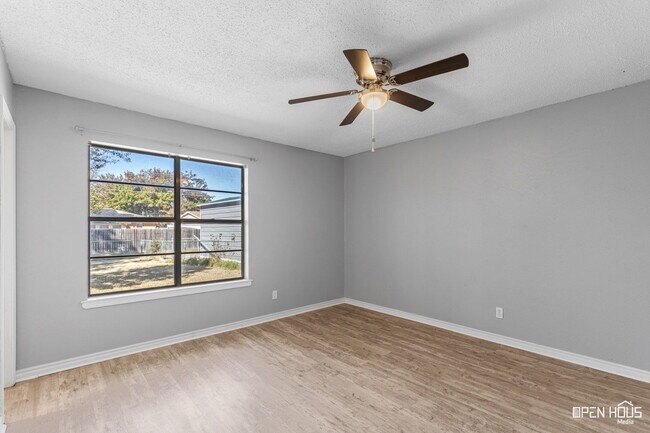 Building Photo - 216 Dirks Dr