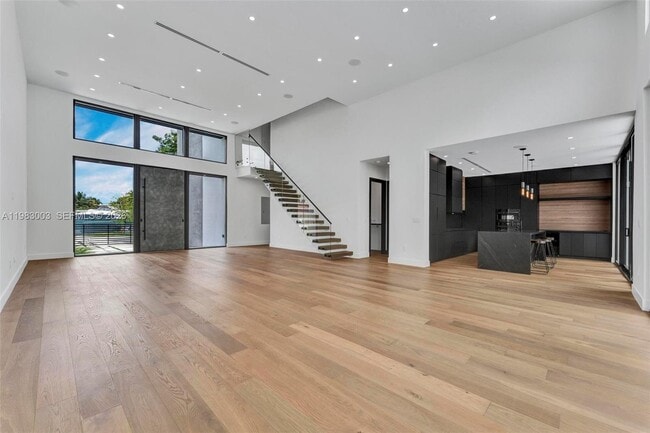 Building Photo - 630 NE 82nd St