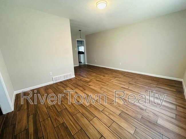 Building Photo - 5392 Elmhurst Ave