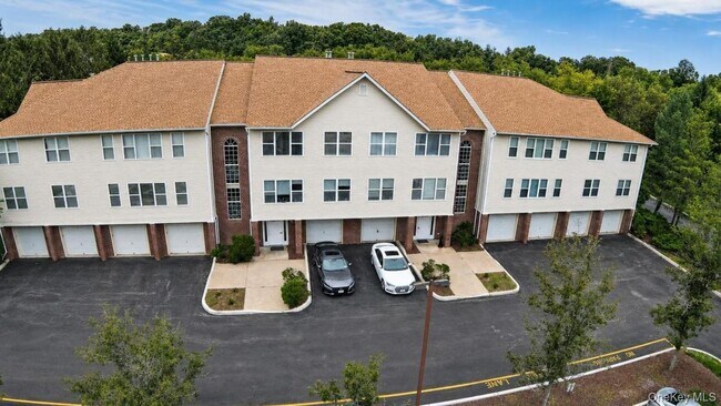 Building Photo - 32 Deer Ct Dr