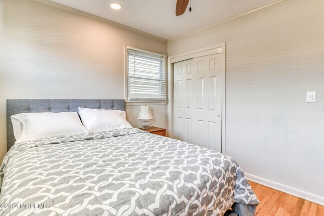 Building Photo - 6 1/2 Embury Ave