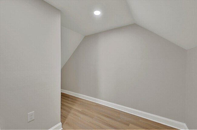 Building Photo - 3805 Penhurst Ave