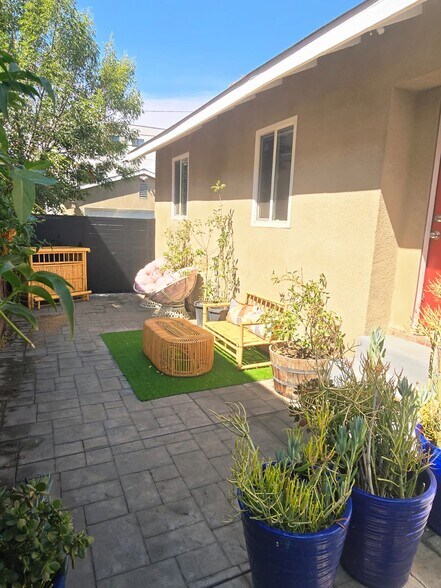 Building Photo - 747 N Wilton Pl