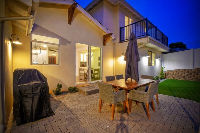 Building Photo - 541 San Dieguito Dr