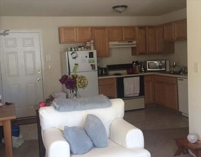 Interior Photo - 3875 S. Clement Ave