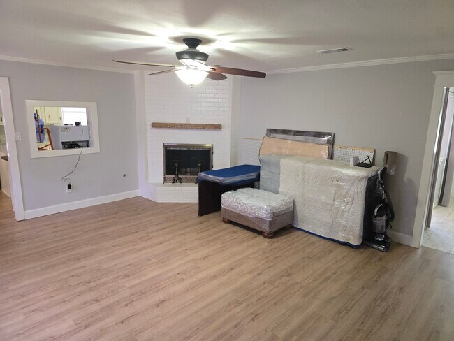 Building Photo - 2007 Southwood Dr