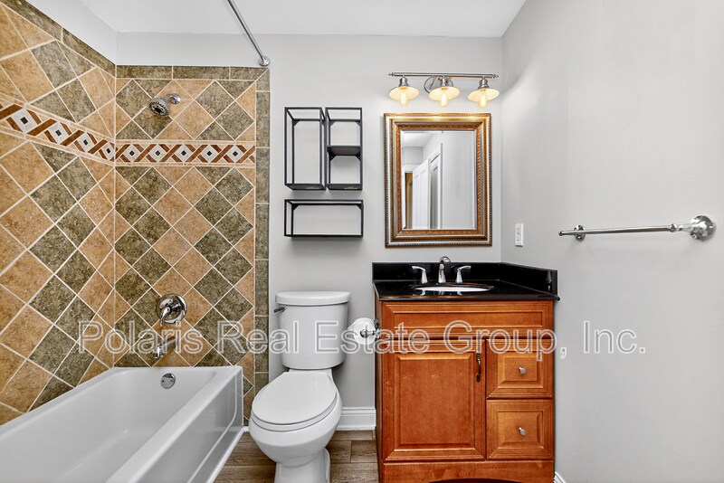 Building Photo - 2222 E 75th St