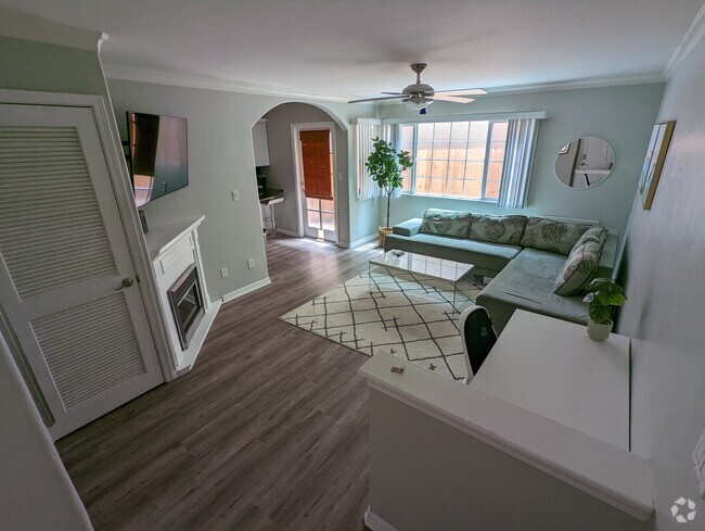 Building Photo - 853 Thomas Ave