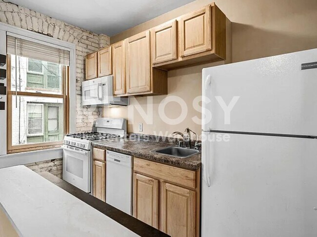 Building Photo - Available now!  1 bed, 1 bath condo