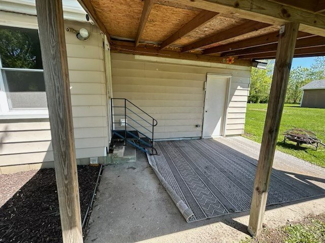 Building Photo - 3247 Clover Dr