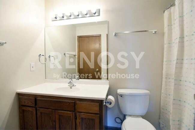 Building Photo - Available July 6th 2 Bedroom 2 Bath Townhome in Woodbury