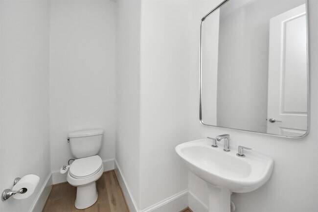 Building Photo - 4005 Woodshire Vlg Ests