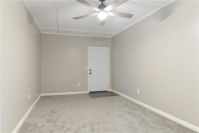 Building Photo - 736 Regina Ct NW