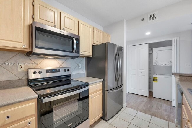 Building Photo - 2665 SW 37th Ave